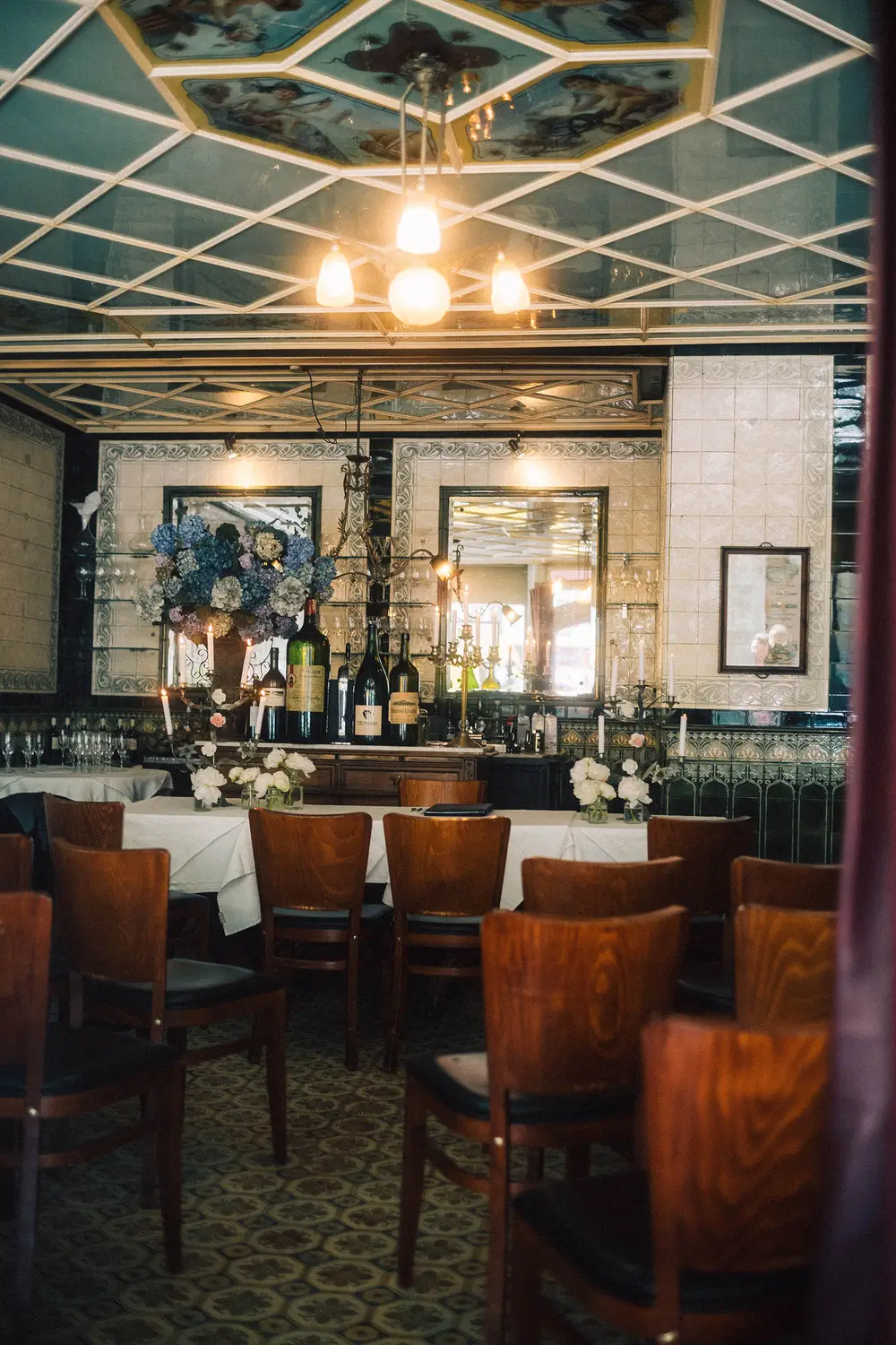 Standesamtliche Trauung in Außenstelle im Restaurant Rexrodt, Uhlenhorst, Hamburg. Leica M10 M11. Tiffen Pro Mist.